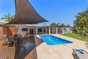 Tropically Resort Style Luxury Home - Close to city